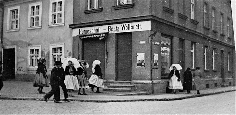 Das Hutgeschäft der Berta WOLLBRETT in der August-Bebel-Str. 13 um 1930, Quelle: diese Webseite