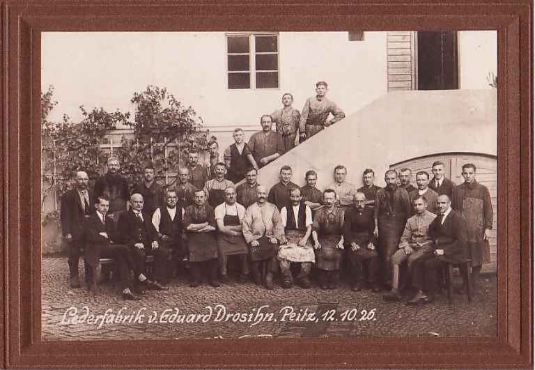 Belegschaft der Lederfabrik DROHSIN am 12.10.1926, Quelle: Privatarchiv Karl-Christian LEONHARDT, Cottbus